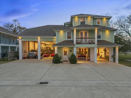 207 W 6th St, Kemah, TX, 77565-2602 | Card Image