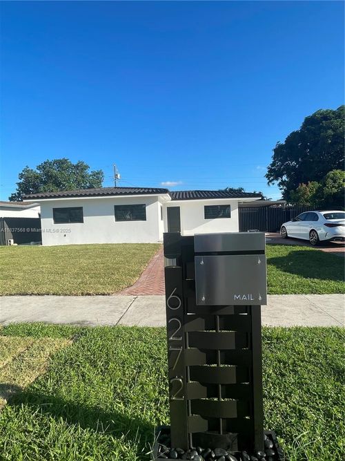 6272 Nw 110th Ter, Hialeah, FL, 33012-2351 | Card Image