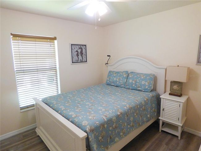 guest bedroom with queen size bed | Image 48