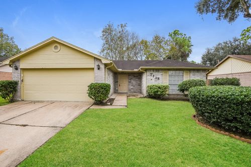 2718 N Brompton Dr, Pearland, TX, 77584-2216 | Card Image