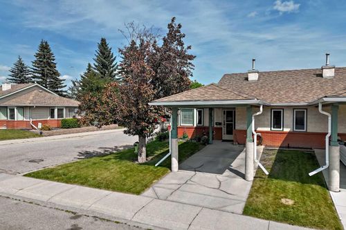 3516 26a St Se, Calgary, AB, T2B3G8 | Card Image