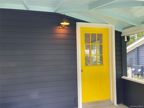 41 Chestnut Ave, Setauket, NY, 11733-4009 | Card Image