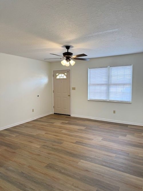 apt-j1-587 Baker Rd, Martin, TN, 38237-4521 | Card Image