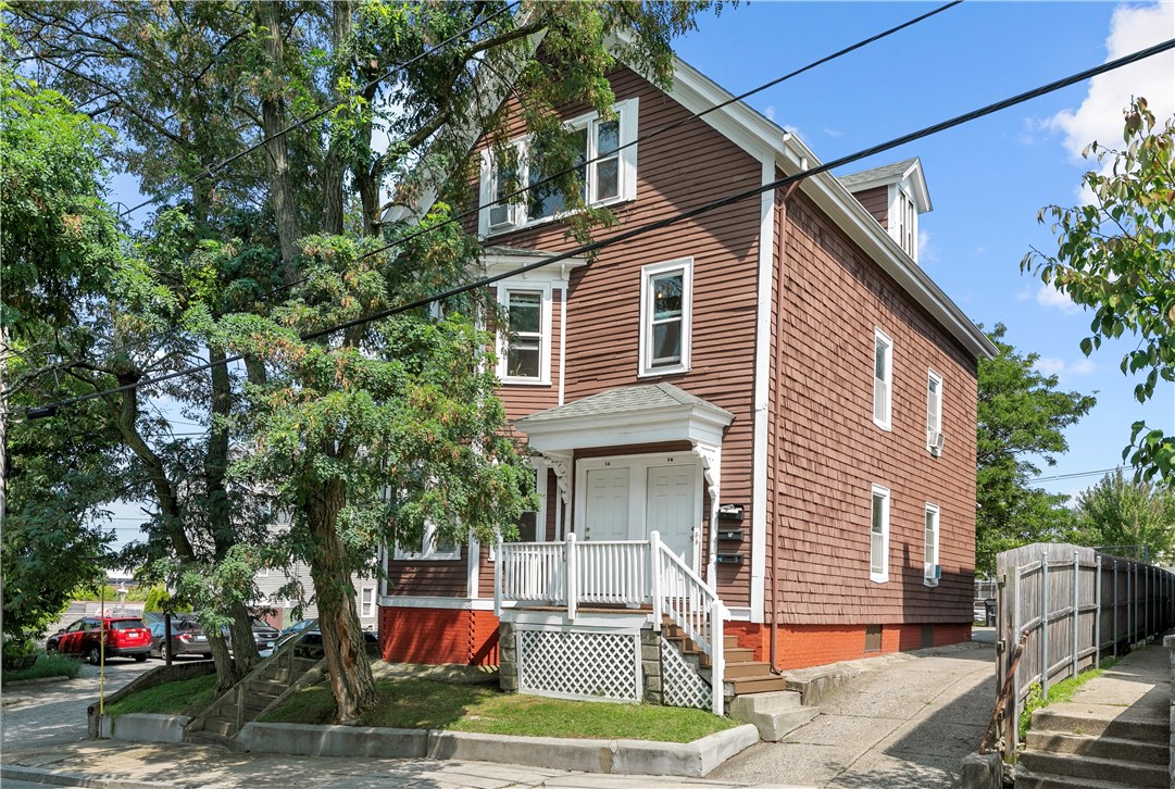 8th St, Providence, RI 02906