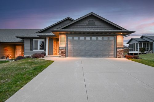 3720 Bluebird Dr Sw, Cedar Rapids, IA, 52404 | Card Image