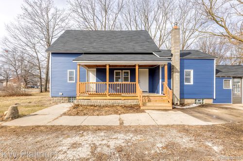 2819 Ravenswood Rd, Port Huron, MI, 48060-6956 | Card Image