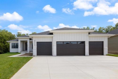 10903 S 102nd St, Papillion, NE, 68046-7064 | Card Image