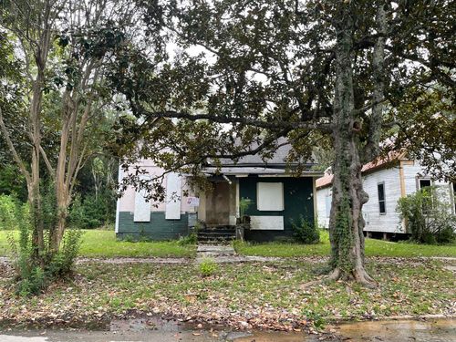 525 Buschman St, Hattiesburg, MS, 39401-2230 | Card Image