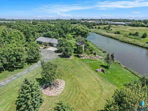 400 River Ave, Garretson, SD, 57030-2038 | Card Image