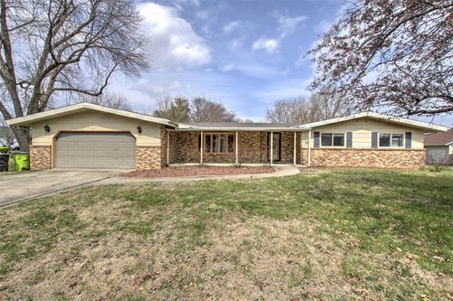 215 E Flora Ave, Mount Pulaski, IL, 62548-1011 | Card Image