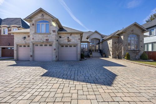 16 Boyle Dr, Richmond Hill, ON, L4C6C9 | Card Image