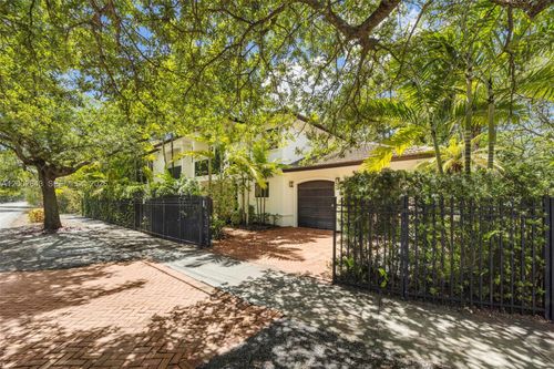 2301 Tigertail Ave, Coconut Grove, FL, 33133-4706 | Card Image