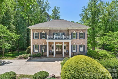 209 37th Avenue Pl Nw, Hickory, NC, 28601-8073 | Card Image
