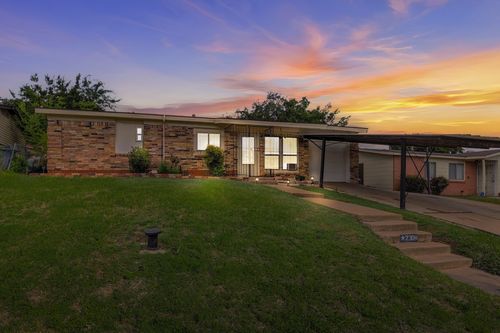 2308 Tanneyhill Ln, Fort Worth, TX, 76112-8026 | Card Image