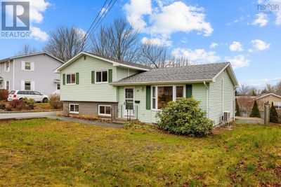 31 Sunset Dr, House other with 3 bedrooms, 2 bathrooms and null parking in Bridgewater NS | Image 1