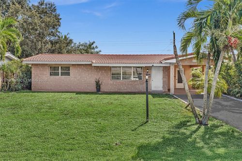 0-8250 Nw 11th Ct, Pembroke Pines, FL, 33024 | Card Image