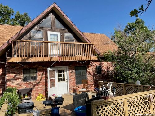 115 Leaning Tree Ln, Kerrville, TX, 78028-9273 | Card Image