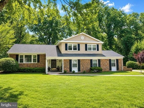 1715 Fox Run Ct, VIENNA, VA, 22182-1811 | Card Image