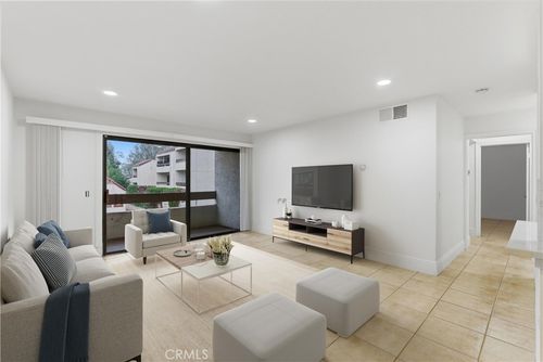a210-600 W 3rd St, Santa Ana, CA, 92701-4834 | Card Image