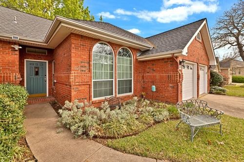 504 Anthony Dr, Euless, TX, 76039-2066 | Card Image