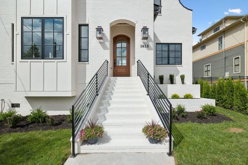 1813 6th Ave N, Nashville, TN, 37208-1601 | Card Image