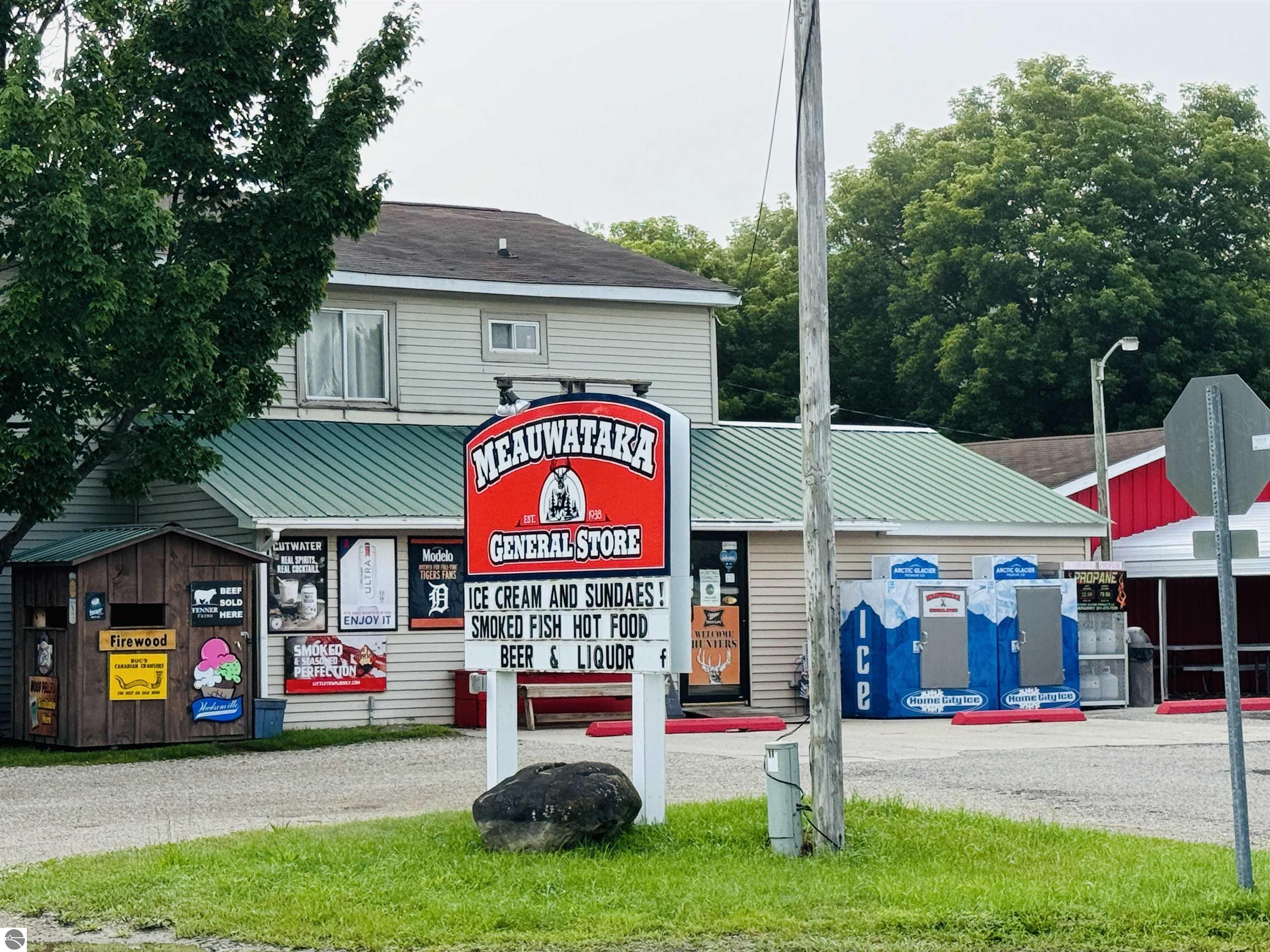 2020 E 24 Rd, Cadillac, MI 49601