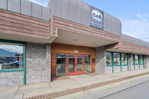 206 Ne 7th St, Grants Pass, OR, 97526-2126 | Card Image