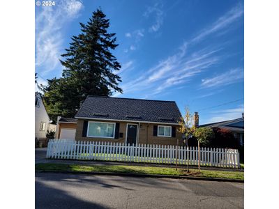 1217 Ne 69 Th Ave, House other with 3 bedrooms, 1 bathrooms and 2 parking in Portland OR | Image 2