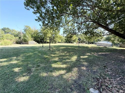 327 S Hunter St, Independence, MO, 64050-4041 | Card Image