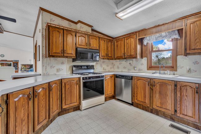 17430 Us Highway 12, House other with 2 bedrooms, 3 bathrooms and null parking in Cement City MI | Image 9
