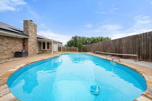 213 Meadowhill Dr, Benbrook, TX, 76126-4012 | Card Image