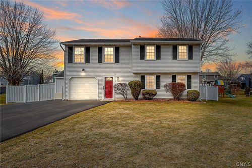 8511 Grandview Dr, Cicero, NY, 13039-8849 | Card Image