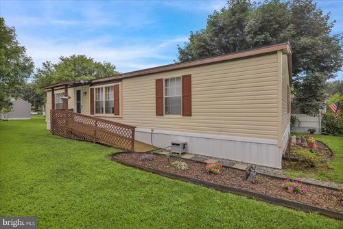 703 1st Street Ext, HAMBURG, PA, 19526-8957 | Card Image