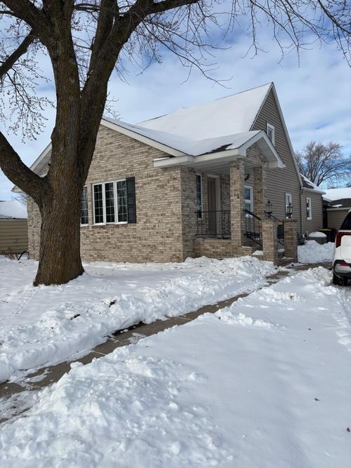 811 Tilden St, Fairmont, MN, 56031-4120 | Card Image