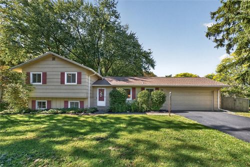 97 Fox Chapel Rd, Henrietta, NY, 14467-9525 | Card Image