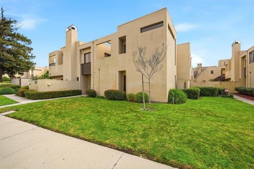 2-1067 W Romie Ln, Salinas, CA, 93901-2391 | Card Image