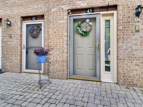 43 Woodridge Trl, Henrietta, NY, 14467-8925 | Card Image