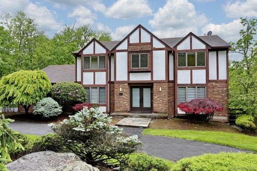 3 Larissa Ct, Airmont, NY, 10952-3833 | Card Image