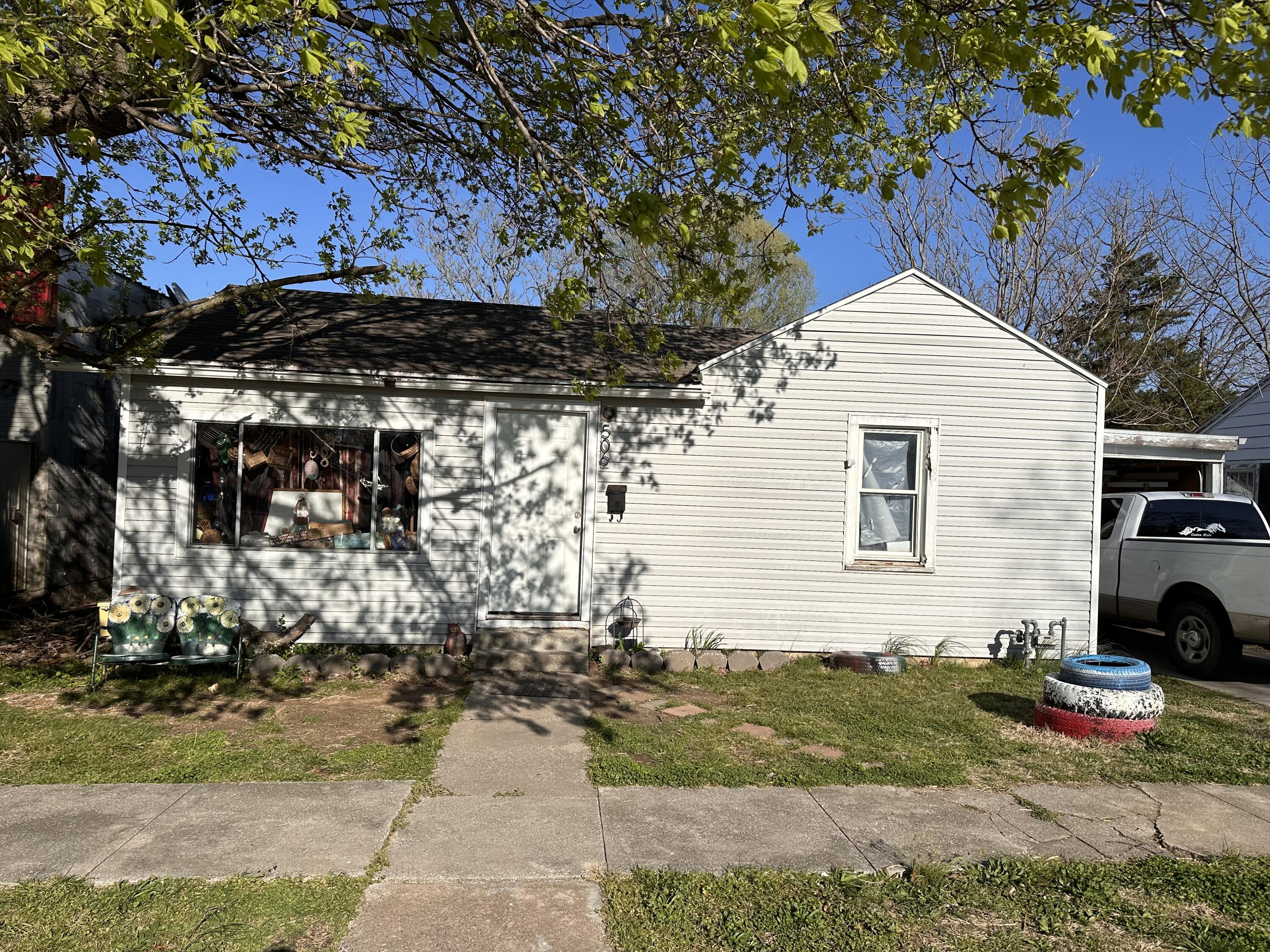 Griffith Ave, Aurora, MO 65605