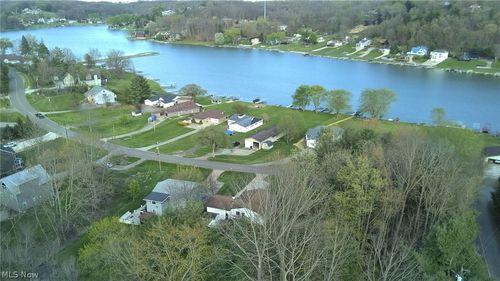 573 W Mohawk Dr, Malvern, OH, 44644-9642 | Card Image