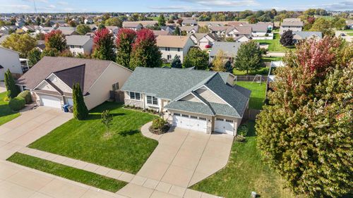 6612 Dorothys Dr, Bettendorf, IA, 52722-4818 | Card Image