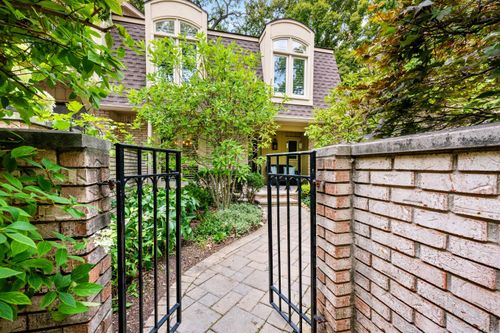 1189 Glenpointe Ct, Bloomfield Hills, MI, 48304-1511 | Card Image