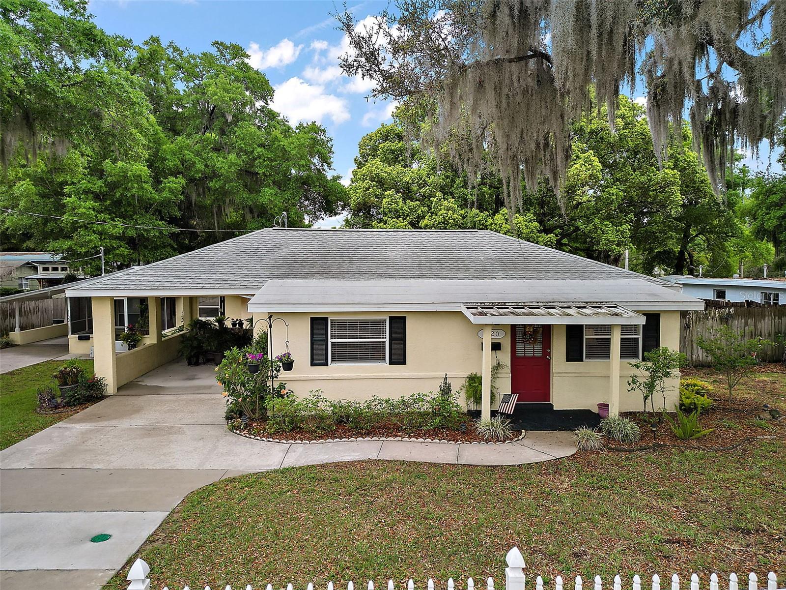 1st Ave, Mount Dora, FL 32757