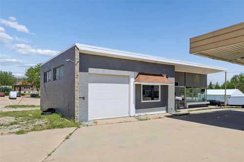 801 Court Ave, Chariton, IA, 50049-1823 | Card Image