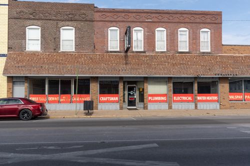 111 W Main St, West Frankfort, IL, 62896-2324 | Card Image