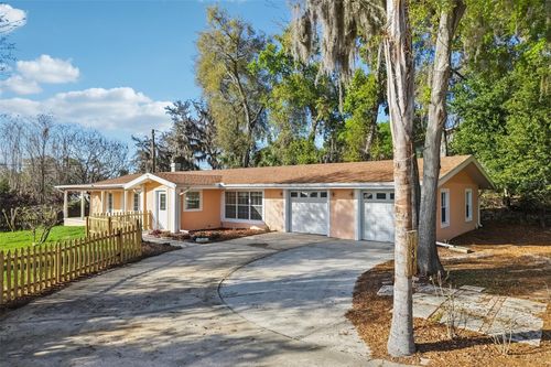 131 E Palmetto Ave, Howey In The Hills, FL, 34737-3323 | Card Image