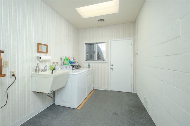 Laundry Area | Image 19