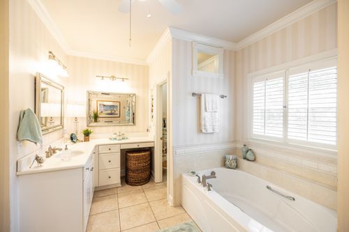 100 Masters Way, Hendersonville, TN, 37075-8561 | Card Image