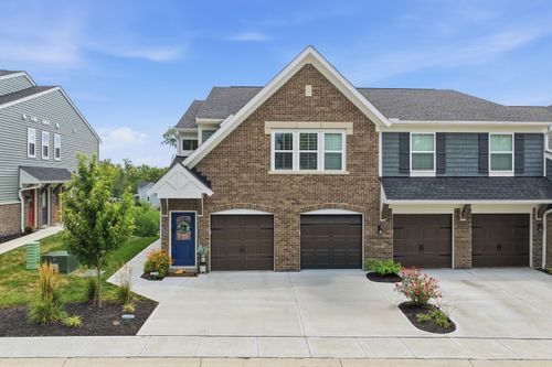 592 Foxhill Dr, Crescent Springs, KY, 41017-1578 | Card Image