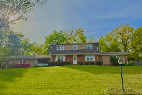 8693 Arbutus Dr, Hixson, TN, 37343-2373 | Card Image